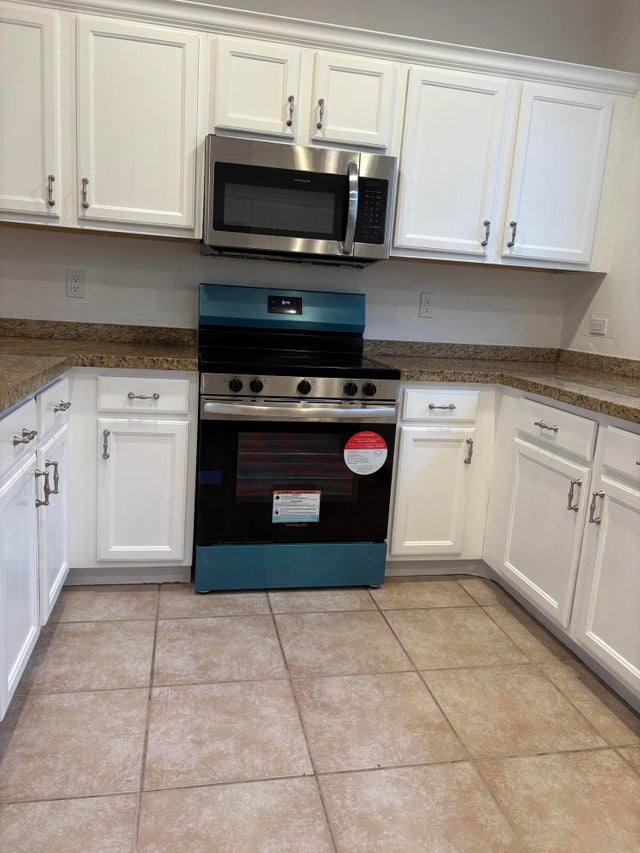 3 of 28 - 833 Millbrae Court #4, West Palm Beach, FL