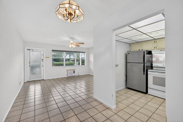 2 of 28 - 7 Dorchester A, West Palm Beach, FL