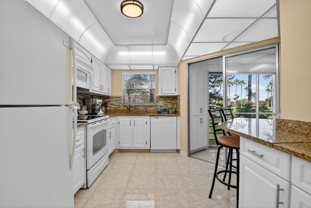 3 of 46 - 3810 Via Poinciana #206, Lake Worth, FL