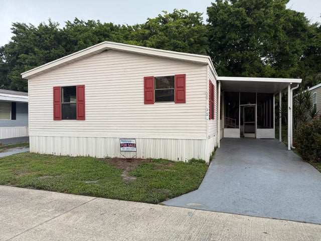 1 of 18 - 30 Plantation Blvd, Lake Worth, FL