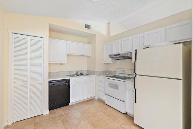4 of 32 - 1433 Sw San Esteban Avenue, Port Saint Lucie, FL