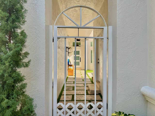 3 of 28 - 1087 Satinleaf Street, Hollywood, FL
