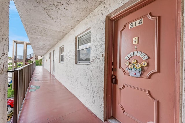 5 of 44 - 225 Bonnie Boulevard #314, Palm Springs, FL