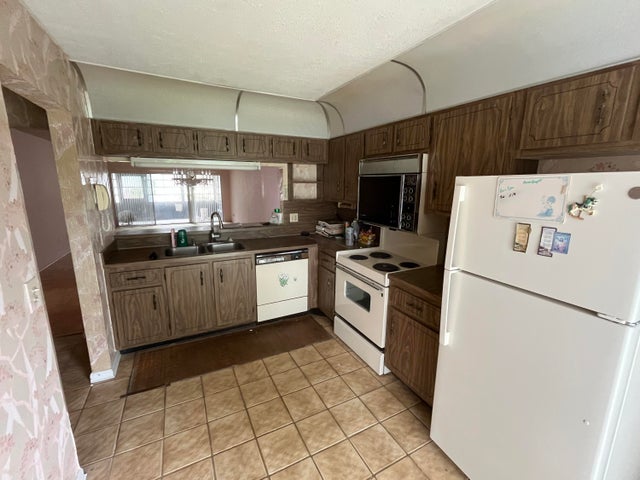3 of 9 - 7526 S Ace Road S, Lake Worth, FL