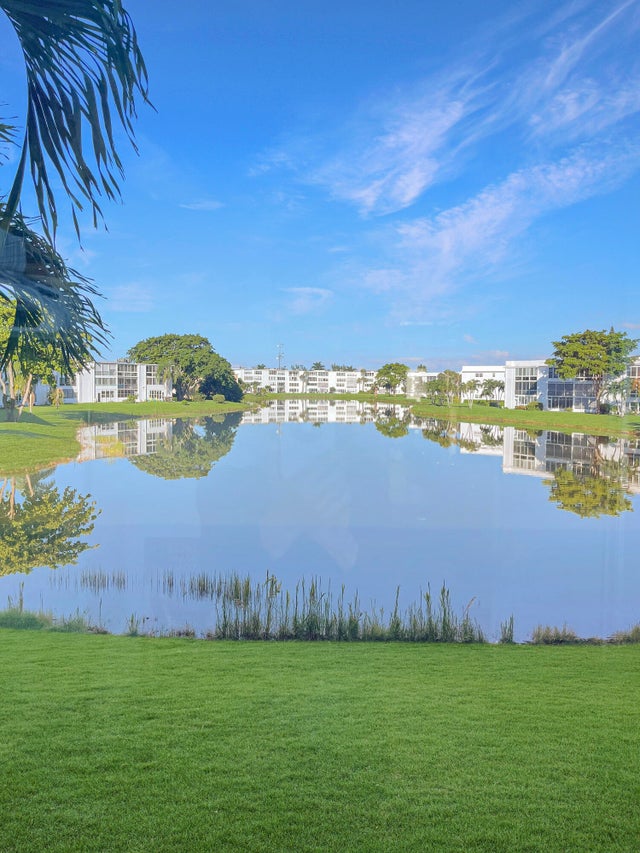 2 of 16 - 208 Wellington E, West Palm Beach, FL