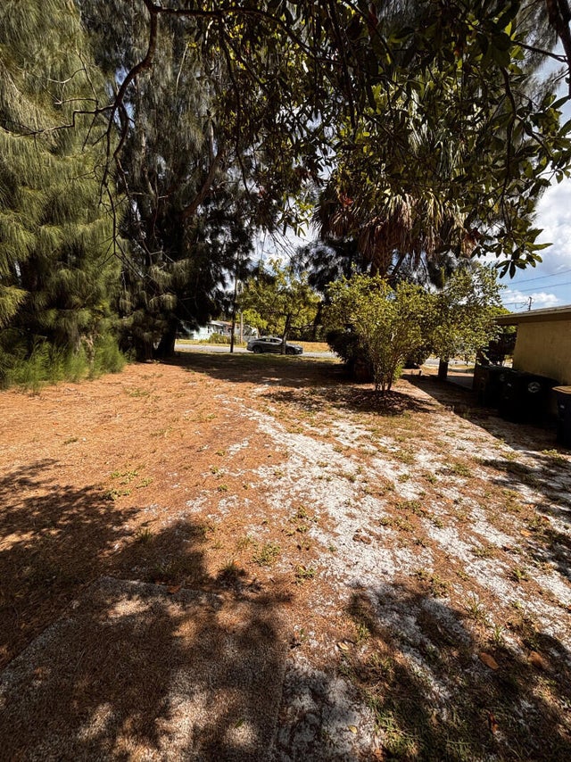 2 of 10 - 2605 Avenue F, Fort Pierce, FL