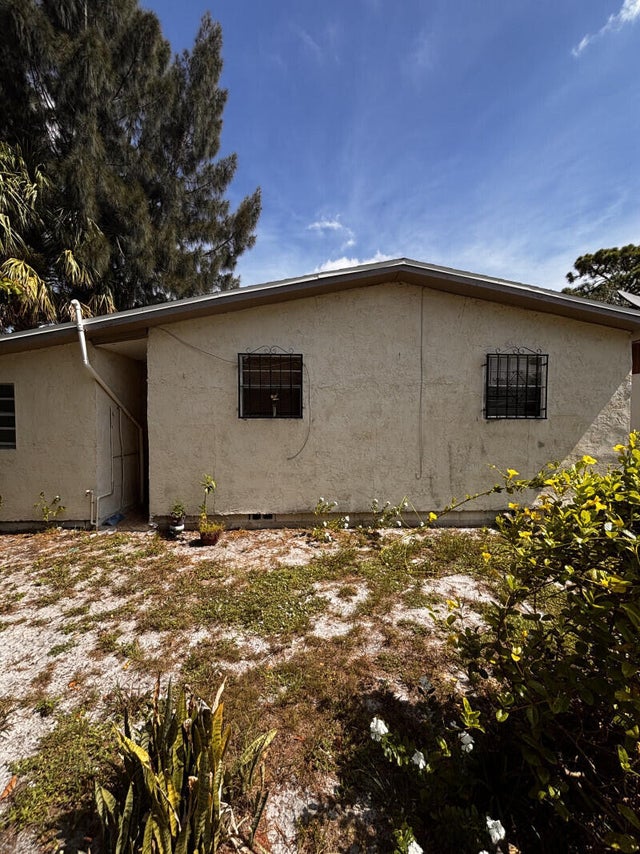 3 of 10 - 2605 Avenue F, Fort Pierce, FL