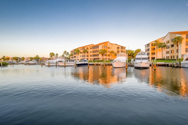 3 of 31 - 311 Oak Harbour Drive, Juno Beach, FL