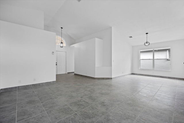 4 of 22 - 4295 Grosvenor Court, West Palm Beach, FL