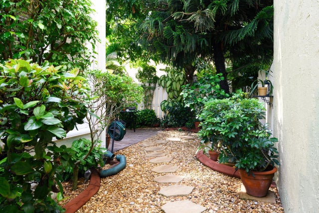 5 of 40 - 4156 Meade Way, West Palm Beach, FL