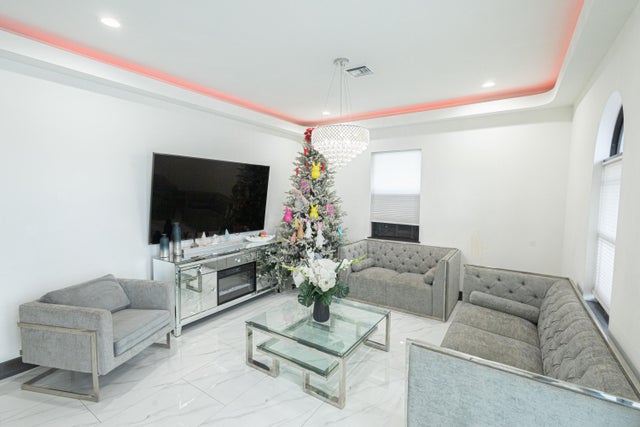 4 of 35 - 725 Mercury Street, Palm Springs, FL