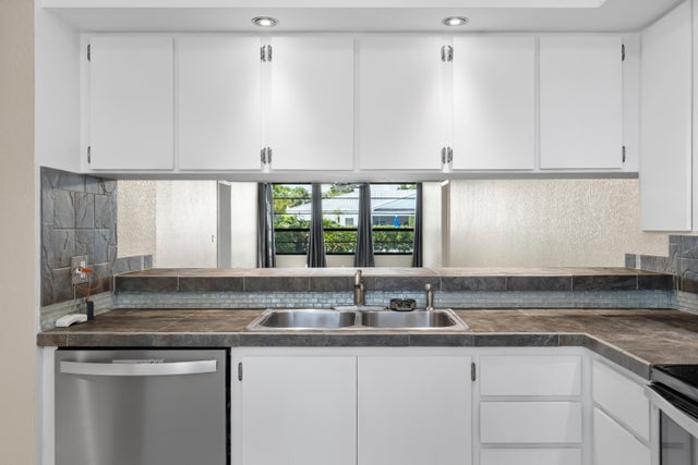 5 of 41 - 3716 Whitehall Drive #103, West Palm Beach, FL