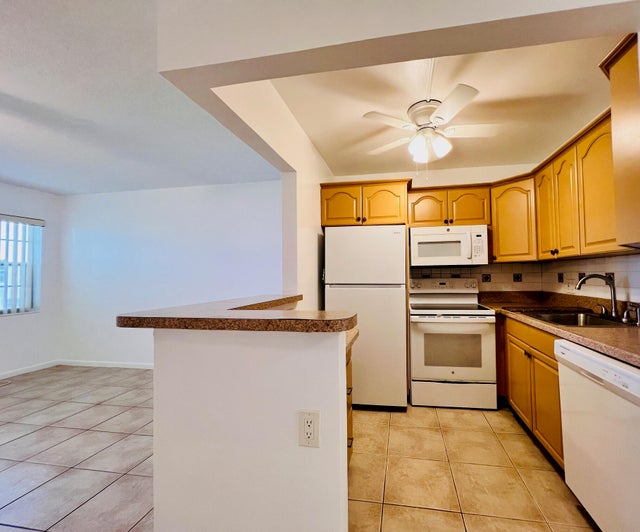 2 of 15 - 123 Camden F, West Palm Beach, FL