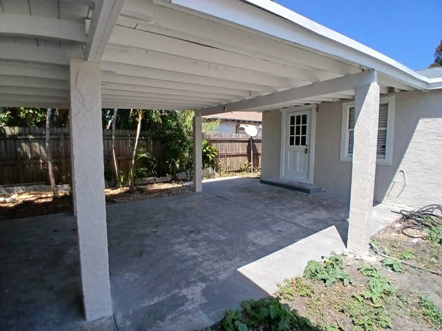 4 of 22 - 5815 Garden Avenue, West Palm Beach, FL