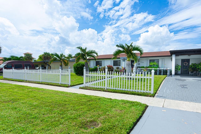 3 of 49 - 3709 Australian Court, West Palm Beach, FL