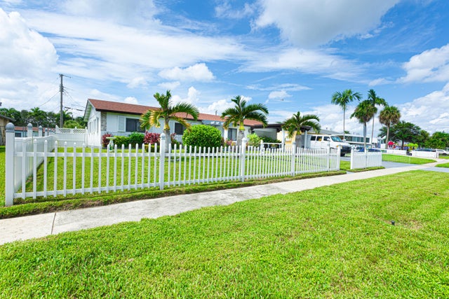 4 of 49 - 3709 Australian Court, West Palm Beach, FL