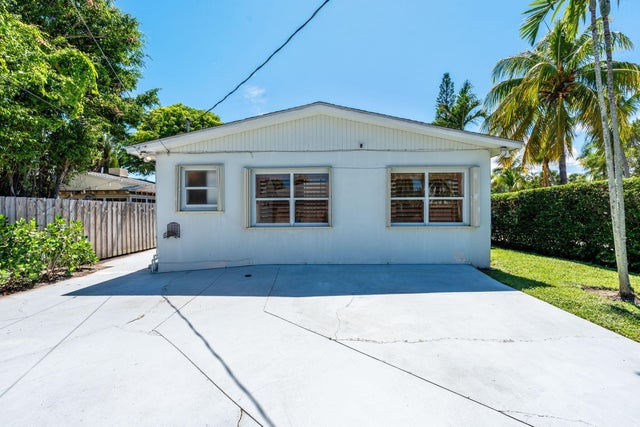 3 of 25 - 3800 Spruce Avenue, West Palm Beach, FL