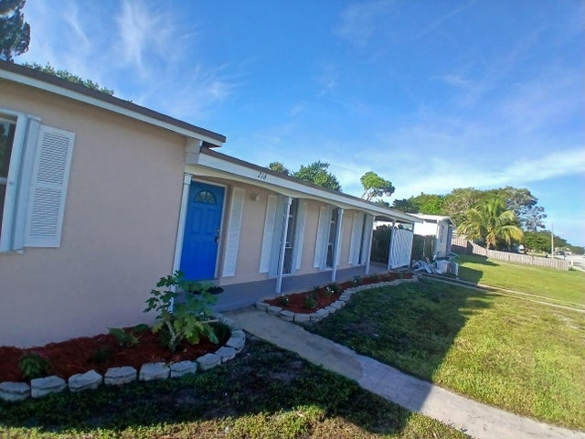 2 of 14 - 216 Ne Prima Vista Boulevard, Port Saint Lucie, FL