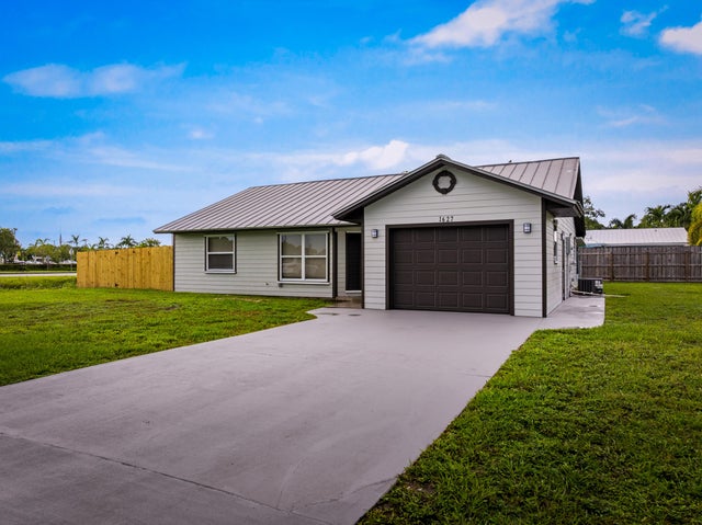 1 of 33 - 1627 Se Monroe Street, Stuart, FL