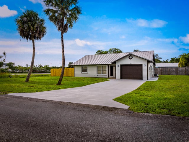 3 of 33 - 1627 Se Monroe Street, Stuart, FL