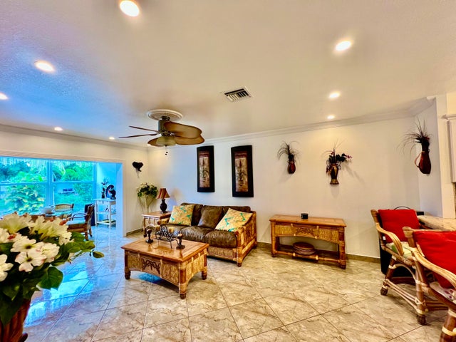 4 of 101 - 5141 W Oakland Park Boulevard #201, Lauderdale Lakes, FL