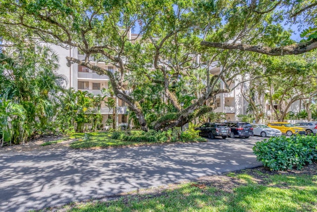 5 of 94 - 11370 Twelve Oaks Way #217, North Palm Beach, FL
