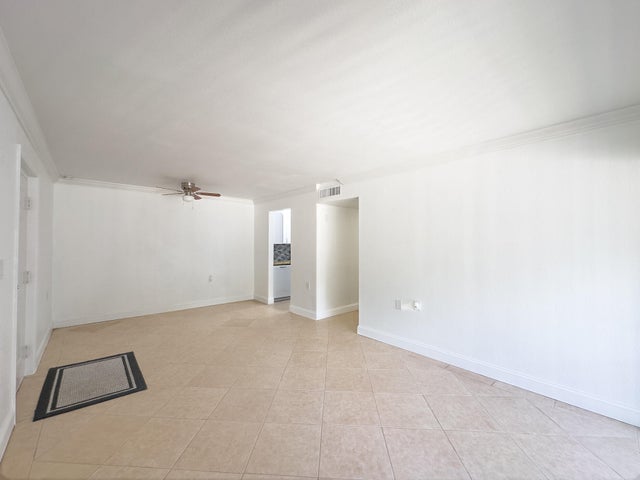 4 of 30 - 1201 Lake Victoria Drive #p, West Palm Beach, FL
