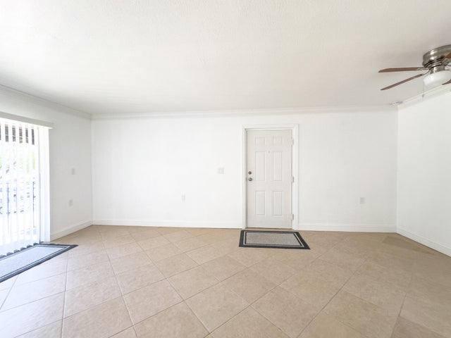 5 of 30 - 1201 Lake Victoria Drive #p, West Palm Beach, FL