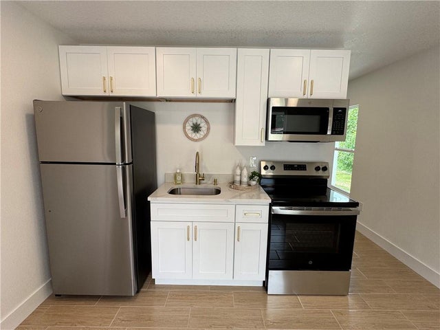 3 of 24 - 4866 33rd Avenue, Vero Beach, FL
