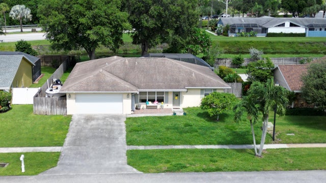 1 of 35 - 5041 Woodstone Circle N, Lake Worth, FL