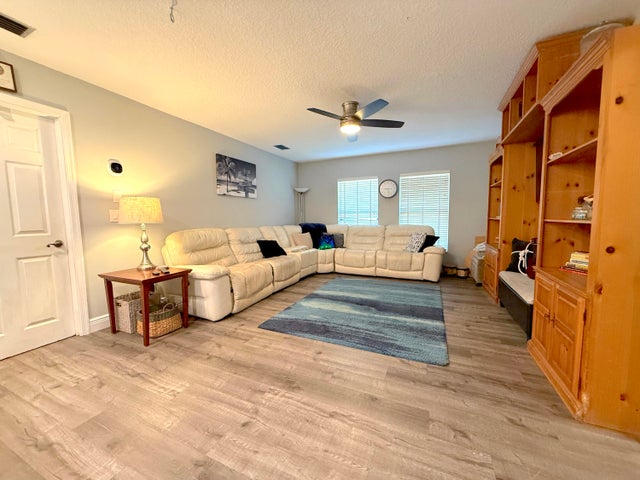 5 of 35 - 5041 Woodstone Circle N, Lake Worth, FL