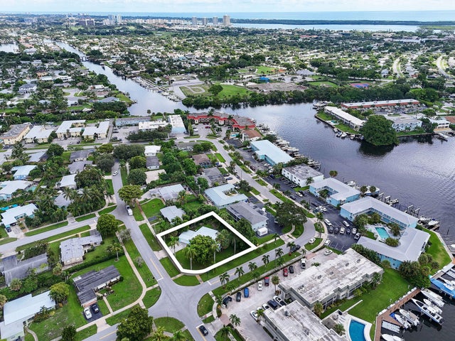 5 of 38 - 400 Northlake Drive, North Palm Beach, FL