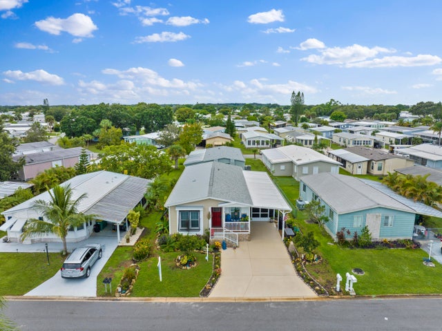 4 of 40 - 733 Hyacinth Circle, Barefoot Bay, FL