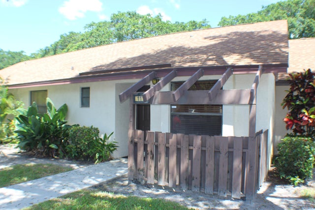2 of 27 - 111 Via De Casas Norte, Boynton Beach, FL