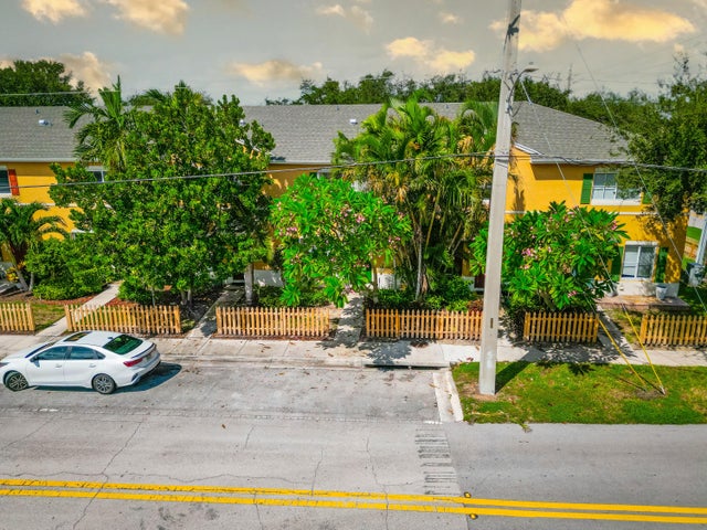 2 of 42 - 507 E Coast Avenue, Lantana, FL