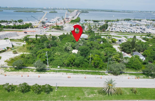 1 of 12 - 2017 N 3rd Street, Fort Pierce, FL