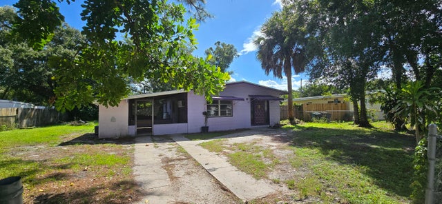 1 of 3 - 208 N 40th Street, Fort Pierce, FL