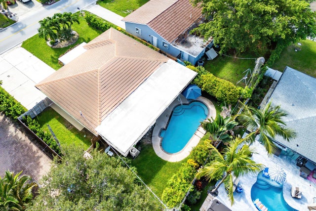 2 of 40 - 817 S Lake Drive, Lantana, FL