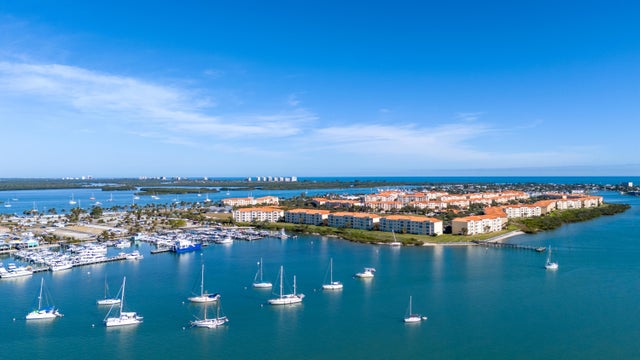 2 of 40 - 14 W Harbour Isle Drive #ph 03, Fort Pierce, FL