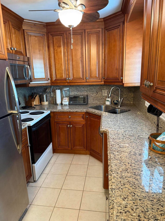 3 of 29 - 3160 Lake Osborne Drive #112, Lake Worth Beach, FL