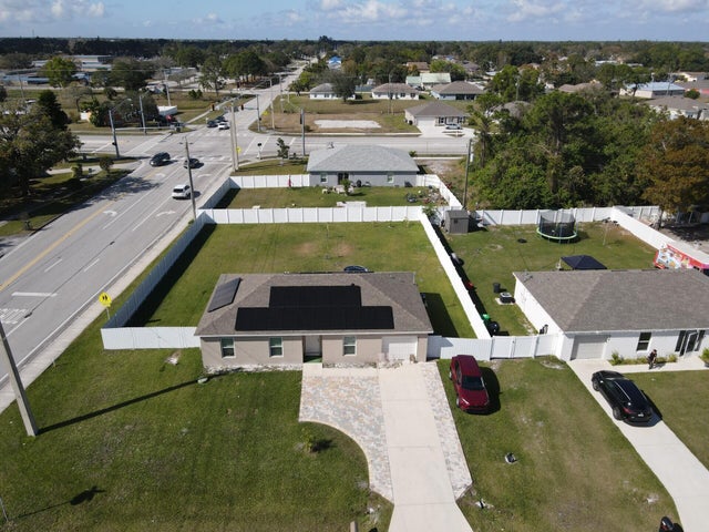 3 of 22 - 402 Ne Mainsail Street, Port Saint Lucie, FL