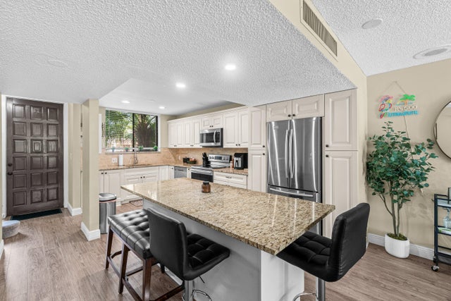 2 of 24 - 4527 Luxemburg Court, Lake Worth, FL