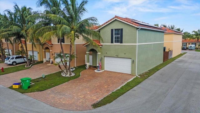 1 of 37 - 3325 Elizabeth Place S, Palm Springs, FL