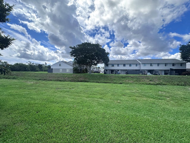 5 of 28 - 2886 Fernley Drive E #79, West Palm Beach, FL