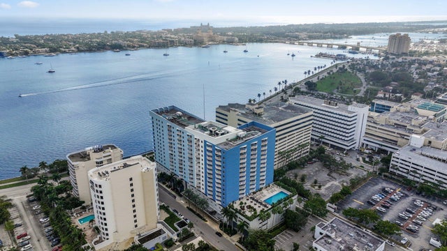 3 of 50 - 1551 N Flagler Drive #1216, West Palm Beach, FL