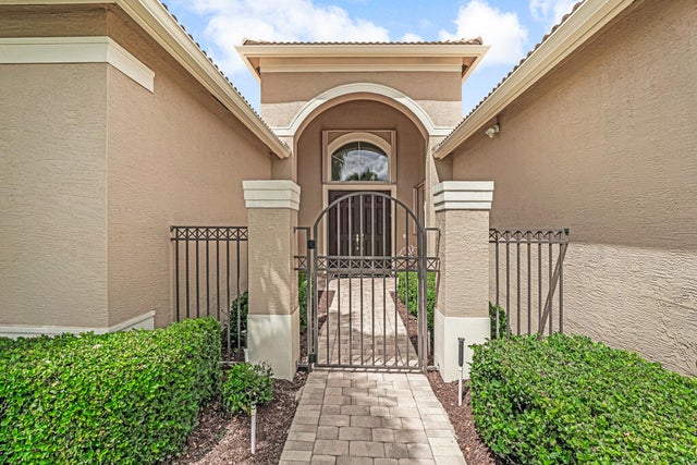 1 of 62 - 10606 Whitewind Circle, Boynton Beach, FL