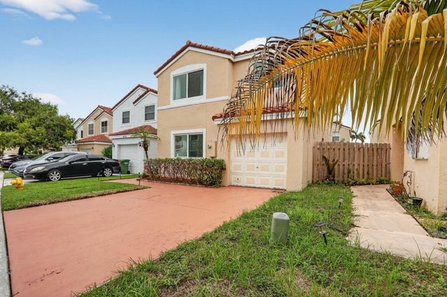 3 of 35 - 6207 Navajo Terrace, Margate, FL