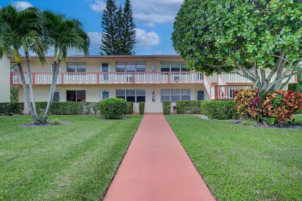 208 Chatham J #208, West Palm Beach