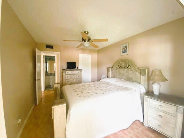 2 of 26 - 208 Chatham J #208, West Palm Beach, FL
