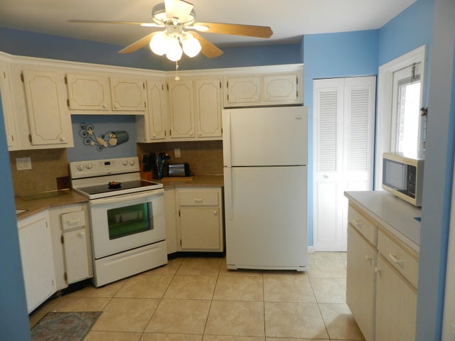 2 of 35 - 6 Greenway Village N #202, Royal Palm Beach, FL